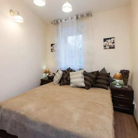 Vanilla 2, 3bdr 2bth 5min To Main Square *